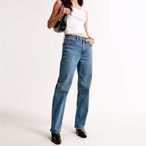 Abercrombie & Fitch Women's the Vintage Straight High Rise Jean. Medium. 26L